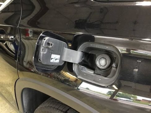 Used 2019 Chevrolet Traverse LT w/ LPO, Floor Liner Package AWD/4WD image 13