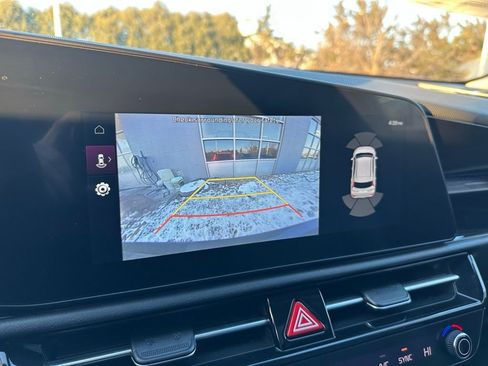 Used 2023 Kia Niro SX Touring image 28