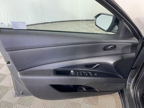 Used 2025 Hyundai Elantra Sport FWD image 15