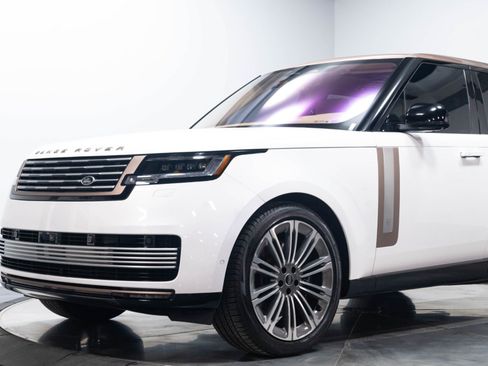 Used 2023 Land Rover Range Rover SV AWD/4WD image 4