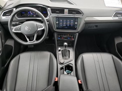 Used 2023 Volkswagen Tiguan SE w/ Panoramic Sunroof Package AWD/4WD image 17