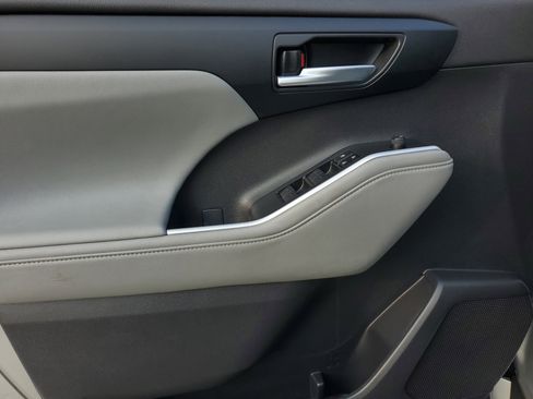 Used 2024 Toyota Highlander XLE image 21