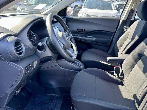 New 2025 Nissan Kicks Play S image 27