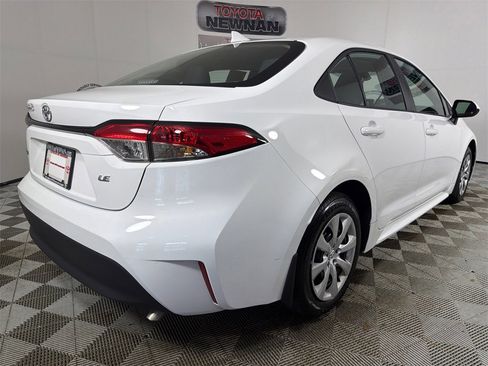 Used 2025 Toyota Corolla LE image 3