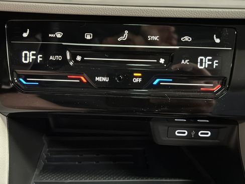 New 2026 Volkswagen Jetta SE FWD image 28