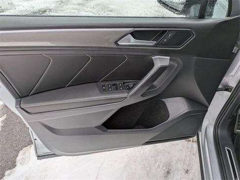 Used 2023 Volkswagen Tiguan SE R-Line image 6