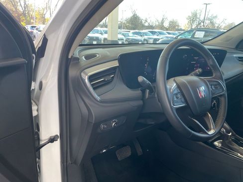 Used 2025 Buick Encore GX Preferred image 32