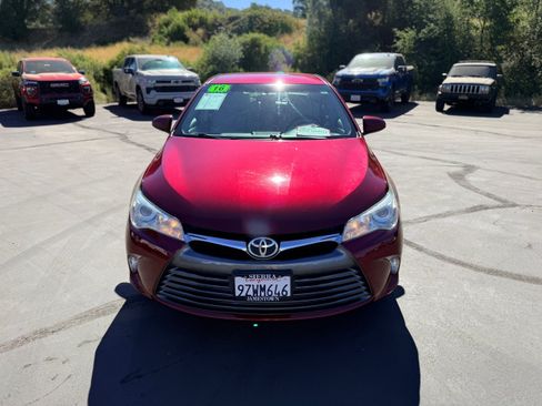 Used 2016 Toyota Camry LE FWD image 3
