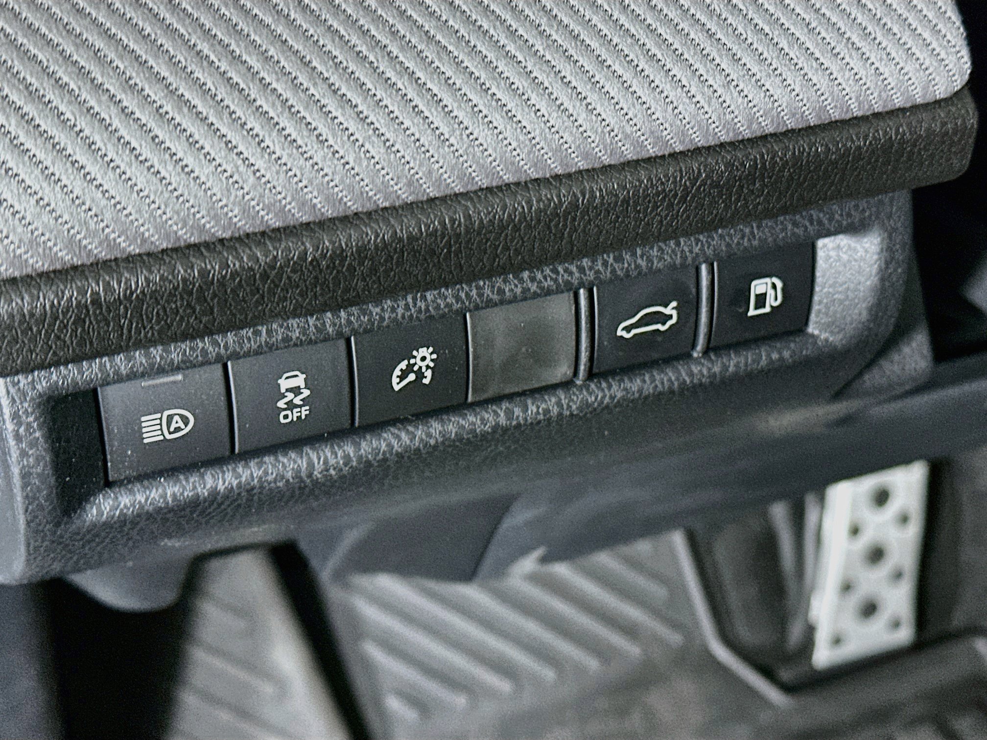 Used 2026 Toyota Camry SE w/ Multimedia Upgrade Package FWD image 17