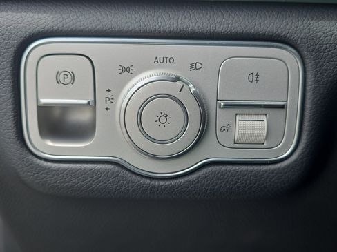 Used 2023 Mercedes-Benz GLS 450 4MATIC image 28