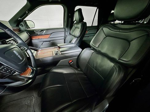 Used 2024 Lincoln Navigator Premiere image 11