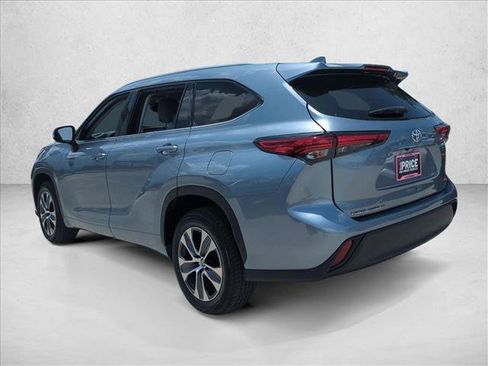 Used 2022 Toyota Highlander XLE FWD image 8