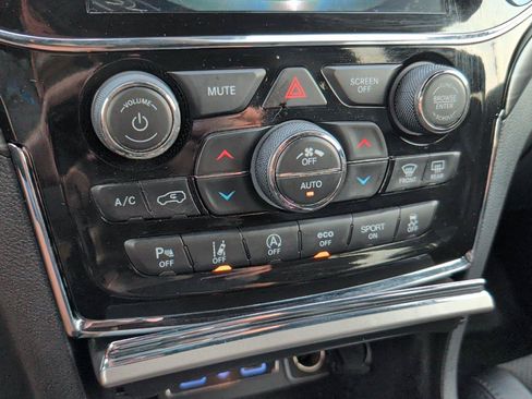 Used 2021 Jeep Grand Cherokee Laredo X RWD image 18