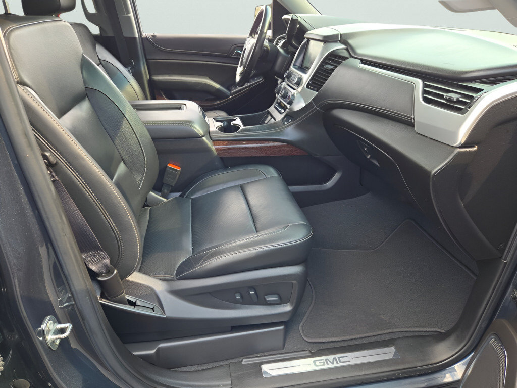 Certified 2019 GMC Yukon XL SLT w/ Open Road Package AWD/4WD image 7
