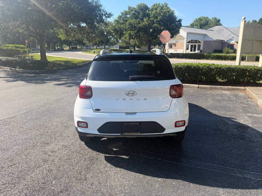 Used 2024 Hyundai Venue Limited FWD image 9
