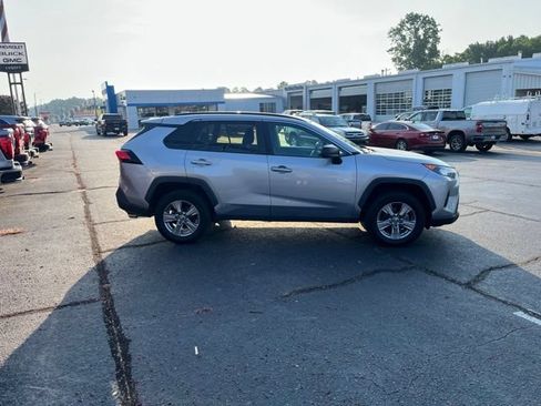 Used 2022 Toyota RAV4 LE AWD/4WD image 2
