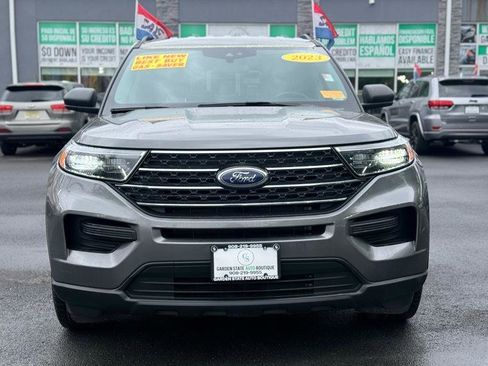 Used 2023 Ford Explorer XLT AWD/4WD image 2