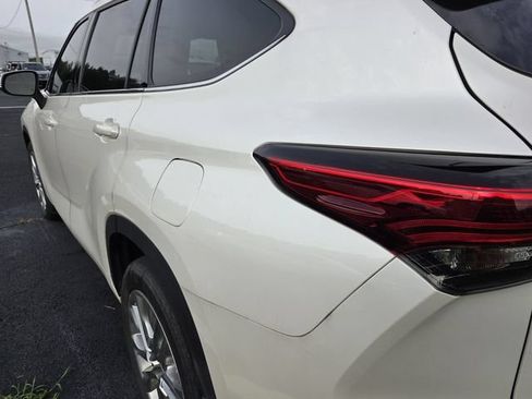 Used 2020 Toyota Highlander Limited FWD image 10