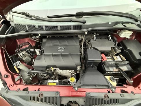 Used 2014 Toyota Sienna L FWD image 18