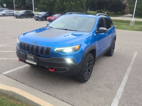 Used 2019 Jeep Cherokee Trailhawk w/ Comfort/Convenience Group AWD/4WD image 19