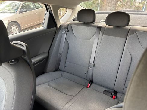 Used 2025 Kia K4 LXS image 40