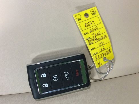 Used 2024 Jeep Grand Cherokee Limited image 44