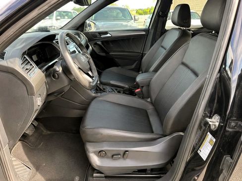 Used 2023 Volkswagen Tiguan SE R-Line FWD image 2