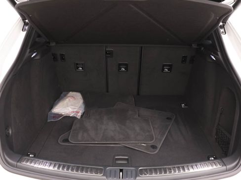 Certified 2024 Porsche Macan image 18