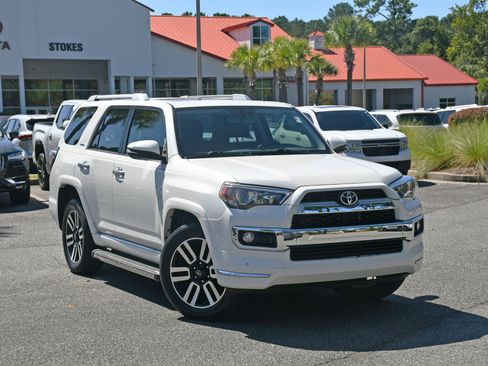 Used 2016 Toyota 4Runner SR5 image 6