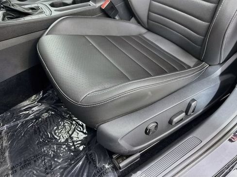 Certified 2022 Volkswagen Jetta SE w/ Panoramic Sunroof Package FWD image 21
