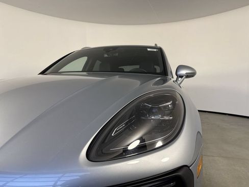Certified 2026 Porsche Macan AWD/4WD image 11
