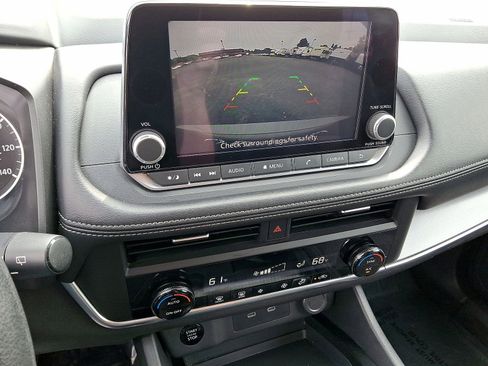 Used 2024 Nissan Rogue SV AWD/4WD image 15