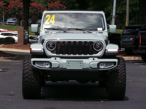 Used 2024 Jeep Wrangler Unlimited Sahara AWD/4WD image 22