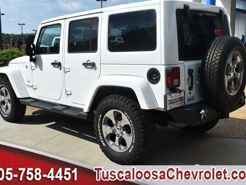 Used 2018 Jeep Wrangler Unlimited Sahara w/ Connectivity Group AWD/4WD image 8