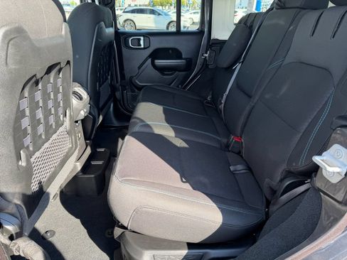 Used 2022 Jeep Wrangler Unlimited Rubicon 4xe AWD/4WD image 29