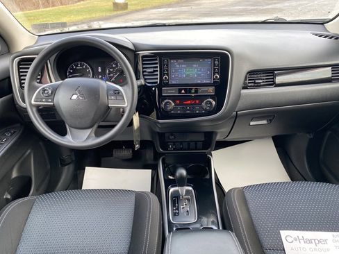 Used 2019 Mitsubishi Outlander ES image 17