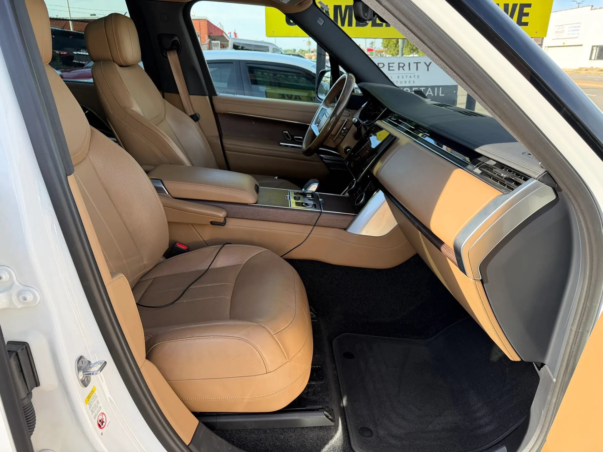 Used 2023 Land Rover Range Rover Long Wheelbase SE AWD/4WD image 8