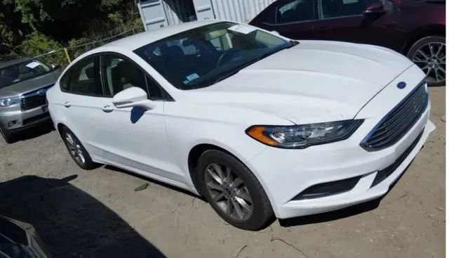 Used 2017 Ford Fusion SE w/ Fusion SE Technology Package FWD image 1