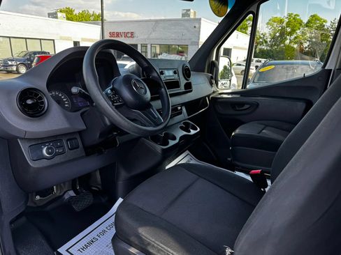 Used 2022 Mercedes-Benz Sprinter 2500 image 9