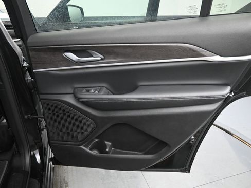 New 2025 Jeep Grand Cherokee L Limited image 17