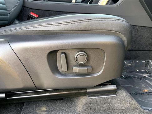 Used 2024 Land Rover Discovery Sport S image 36