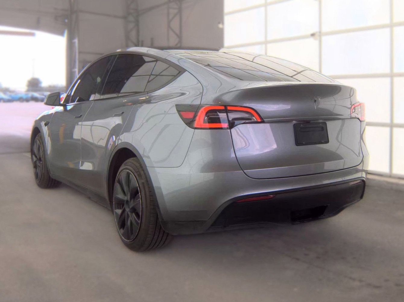 Used 2025 Tesla Model Y Long Range RWD image 6