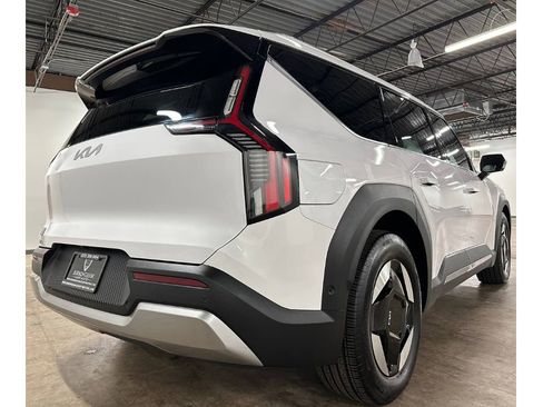 Used 2026 Kia EV9 Wind AWD/4WD image 13