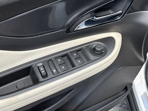 Used 2020 Buick Encore Preferred FWD image 13