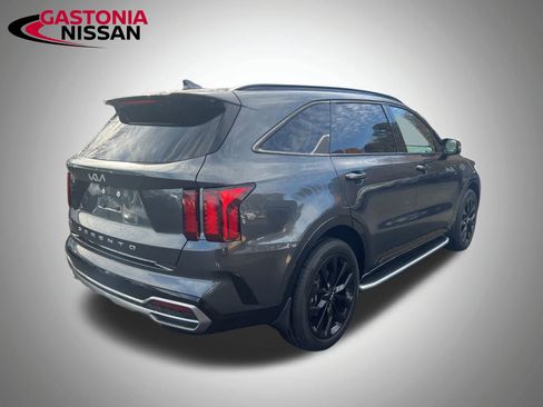 Used 2022 Kia Sorento EX image 17