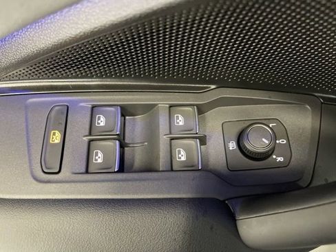 New 2025 Volkswagen Tiguan SE R-Line image 29