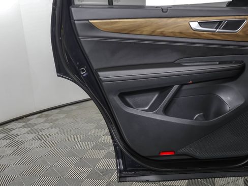 Used 2025 Volkswagen Atlas SE w/ Black Wheel Package image 39