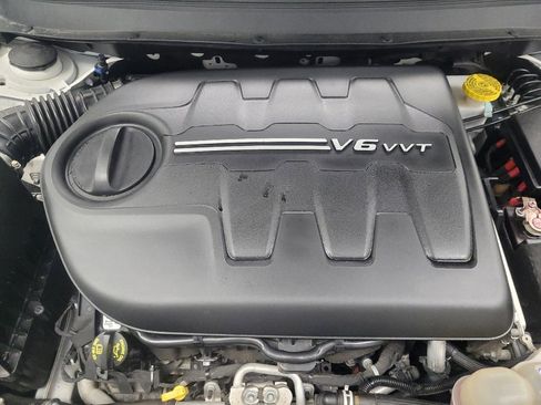 Used 2019 Jeep Cherokee Trailhawk w/ Cold Weather Group image 29