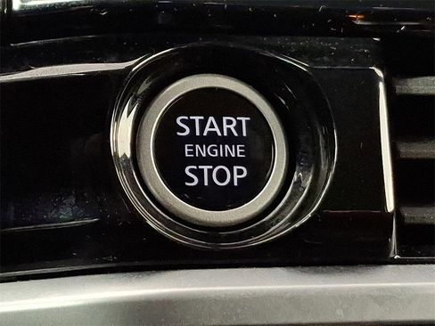 Used 2024 Nissan Pathfinder SL image 27