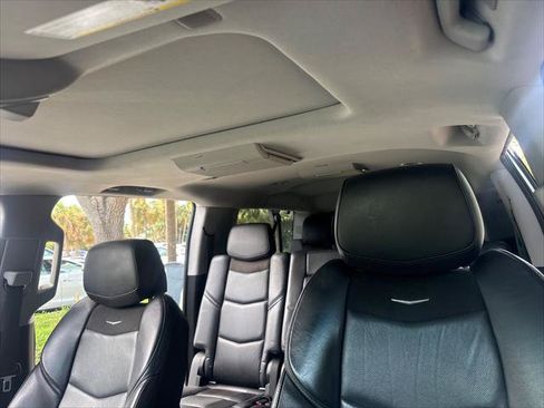 Used 2018 Cadillac Escalade ESV Luxury RWD image 19